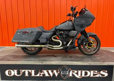 If you're looking for a well built Road Glide St with good parts, this 2022 is the one for you! Firs...