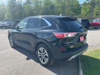 No reported accidents. Equipped with power seat, power liftgate, heated seats, heated steering, remo... (image 4)