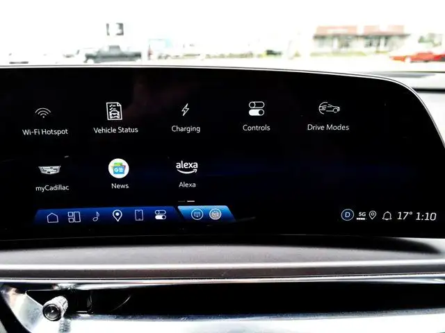 2024 Cadillac LYRIQ Tech Pano Sunroof 33Display Blind Spot Navi in Cars & Trucks in Mississauga / Peel Region - Image 34