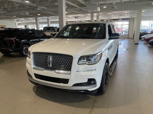 2022 Lincoln Navigator Reserve *Power Steps* *Pano Roof* in Cars & Trucks in Fort McMurray