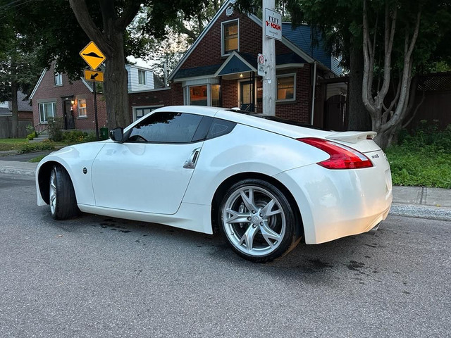 2012 Nissan 370Z Touring in Cars & Trucks in Laval / North Shore - Image 2