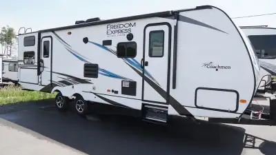 2021 Coachmen Freedom Express Ultra Lite 287BHDS Freedom Express Ultra Lite Travel Trailers deliver...