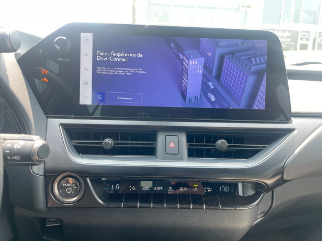 2024 Lexus UX 250h Luxe/ Camera / Bluetooth / Cuir Bien Équipé / in Cars & Trucks in Laval / North Shore - Image 3