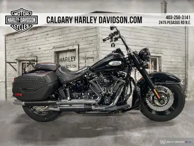 The quintessential American cruiser. Show stopping vintage details and pure rock and roll style. MIL...