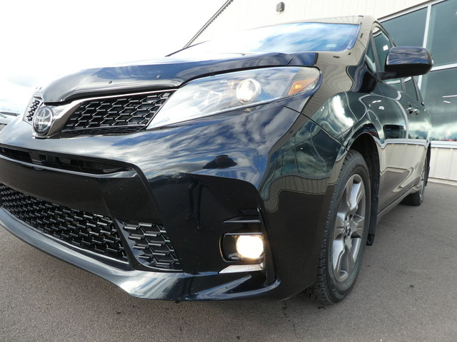  2020 Toyota Sienna AWD, DVD, Leather, Sunroof, Nav in Cars & Trucks in Moncton - Image 3