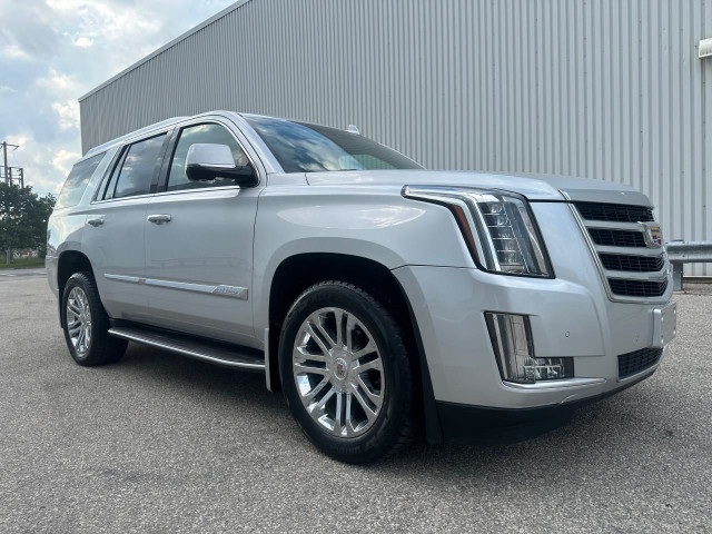 2015 Cadillac Escalade Premium Luxury 6.2L - 8 Passengers - More in Cars & Trucks in Mississauga / Peel Region - Image 3
