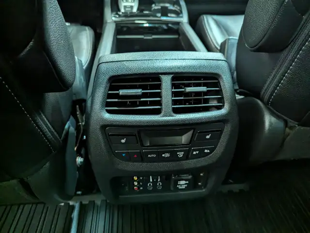 2018 Honda Pilot Touring No Accidents | Leather | Navigation dans Autos et camions dans Calgary - Image 19