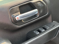 6.6L V8 GASOLINE ENGINE, LOW KM, Valid Chevrolet warranty, remote start entry, spray on liner, crew... (image 7)