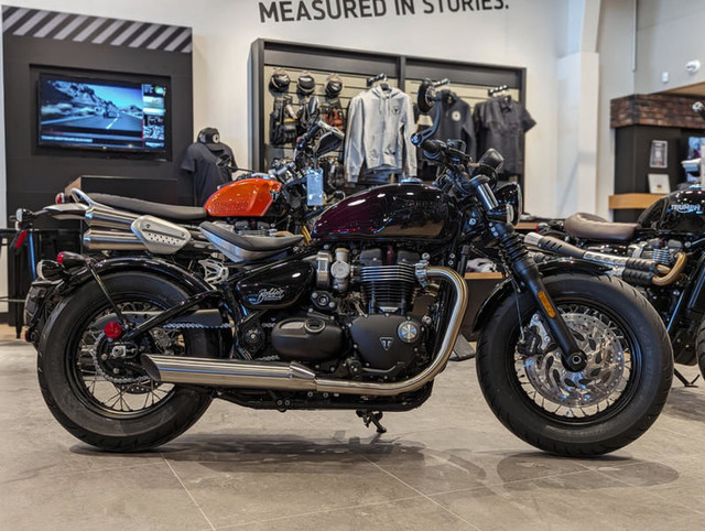 2024 Triumph Bonneville Bobber Stealth Edition in Street, Cruisers & Choppers in Winnipeg - Image 2