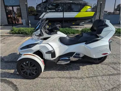 2019 Can-Am SPYDER RT LTD 2019 Spyder RT LTD 15610 km's. Excellent condition -----------------------...