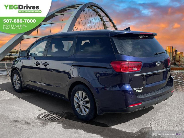 2020 Kia Sedona LX in Cars & Trucks in Edmonton - Image 4