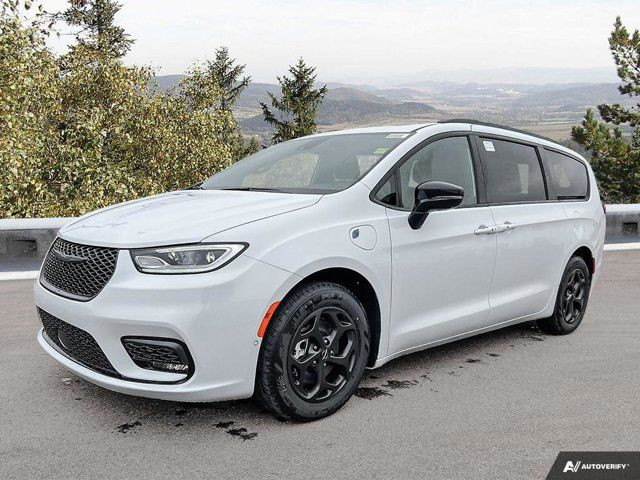 2024 Chrysler Pacifica Hybrid Premium S Appearance in Cars & Trucks in Moncton
