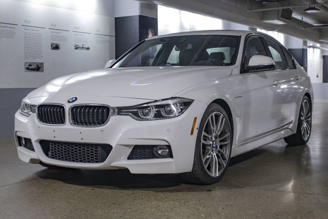 2017 BMW 3 Series 330e in Cars & Trucks in Edmonton - Image 4