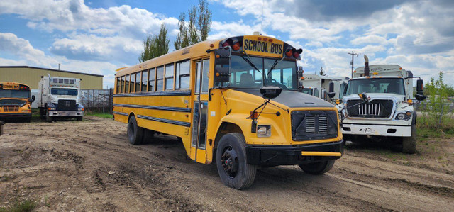 2002 Freightliner Thomas 66 Passenger Bus in Cars & Trucks in St. Albert - Image 3