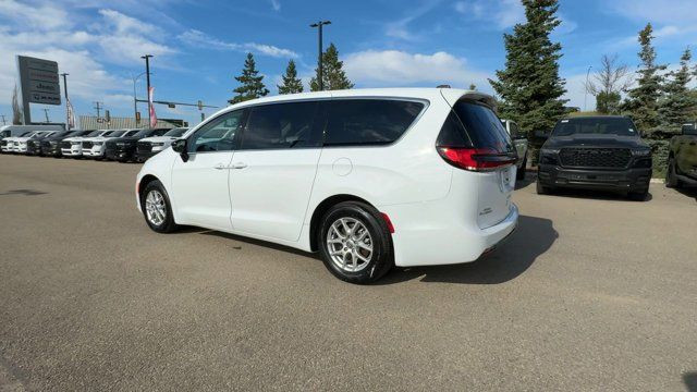 2024 Chrysler Pacifica Touring-L | Apple CarPlay | Heated Seats in Cars & Trucks in Edmonton - Image 3