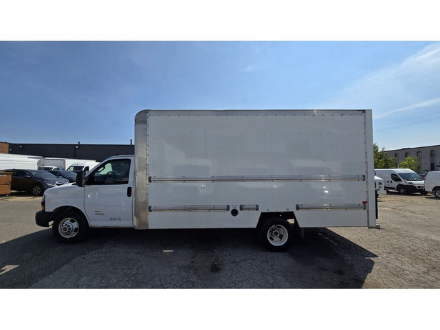 2019 Chevrolet Express 3500 G4500 - 16Ft Box - V8 Gasoline in Cars & Trucks in City of Toronto - Image 4