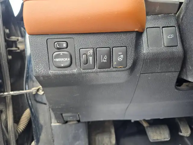 2017 Toyota RAV4 Hybrid in Cars & Trucks in Ottawa - Image 14