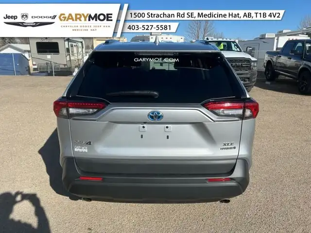 2023 Toyota RAV4 Hybrid XLE - Sunroof - Power Liftgate in Cars & Trucks in Medicine Hat - Image 5