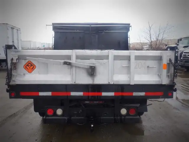 2008 ford F-550 Dump Box 2WD in Heavy Trucks in Richmond - Image 24