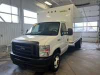 FORD E-450 CUBE 16 PIEDS 176 WB MOTEUR 7.3L DIFFERENTIEL 4.56 BLANC 14,000 GVWR PACKAGE EN PARFAITE... (image 2)