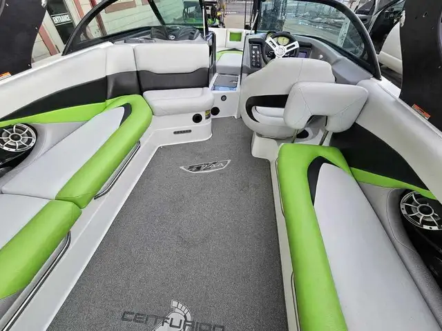 2014 CENTURION SV244 (FINANCING AVAILABLE) in Powerboats & Motorboats in Kelowna - Image 11
