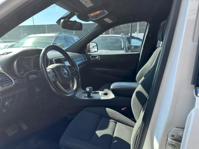 2014 JEEP Grand Cherokee Laredo / V6 3.6 / AWD / PUSH START in Cars & Trucks in City of Montréal - Image 3