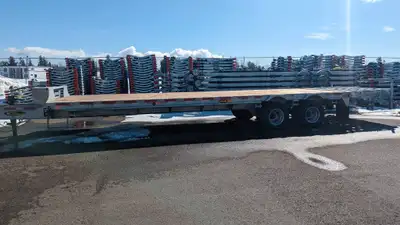 This pintle deckover trailer is great for those hauling heavy equipment. This trailer has super heav...