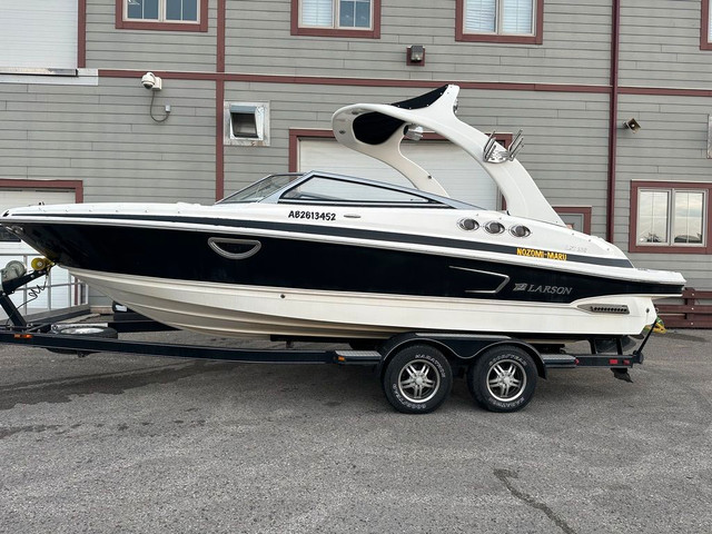  2010 Larson 238 LXI FINANCING AVAILABLE in Powerboats & Motorboats in Kelowna - Image 2