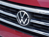 AWD, Adaptive Cruise Control, Hands-Free Liftgate, Wireless Phone Charging, Remote Start! This 2020... (image 8)