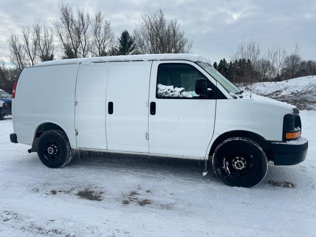2014 GMC Savana Cargo Van 3500 in Cars & Trucks in Oakville / Halton Region - Image 4