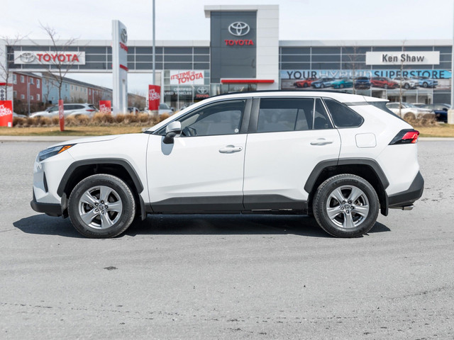 2022 Toyota RAV4 XLE ALL NEW TIRES / SUNROOF / PUSH BUTTON ST... in Cars & Trucks in City of Toronto - Image 4