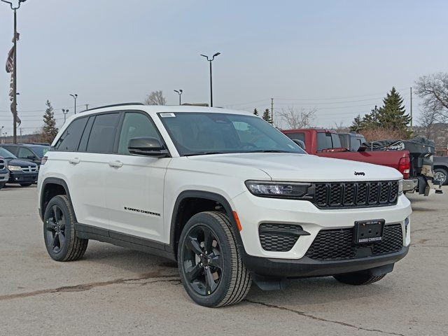 2025 Jeep Grand Cherokee Altitude in Cars & Trucks in Barrie - Image 3