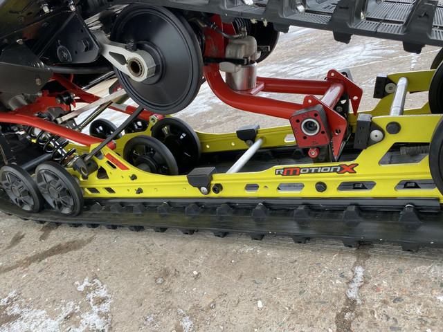 2022 Ski-Doo Renegade® X-RS® 850 E-TEC® - Yellow/Black in Snowmobiles in Charlottetown - Image 3