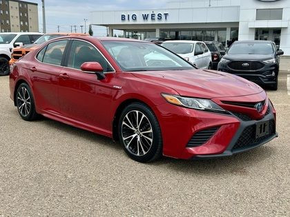 2019 Toyota Camry HYBRID SE + w/LEATHER TRIMMED SEATS & MOONROOF in Cars & Trucks in Edmonton