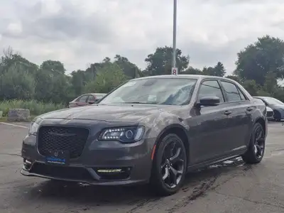 Look at this certified 2022 Chrysler 300 Touring L | Leather | Nav | Apple Carplay |. Its Automatic...