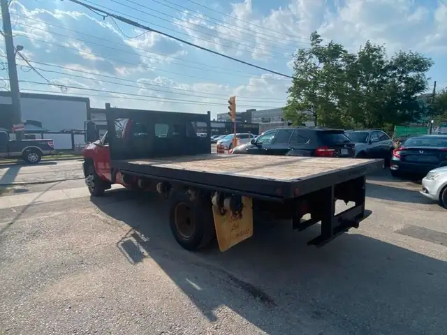 2011 Chevrolet SILVERADO 3500HD Regular Cab Dually Flat Bed in Cars & Trucks in City of Toronto - Image 6