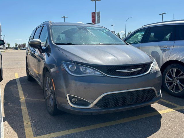 2017 Chrysler Pacifica Limited | 360 Camera | Rear DVD Player in Cars & Trucks in Edmonton - Image 2