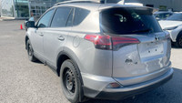 Le Toyota RAV4 LE 2016 est un VUS compact polyvalent, pratique et fiable. Avec un design moderne, un... (image 9)
