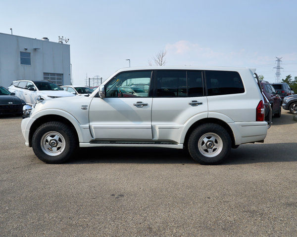 2003 MITSUBISHI PAJERO Exceed | Cloth Interior | 4wd in Cars & Trucks in Edmonton - Image 2