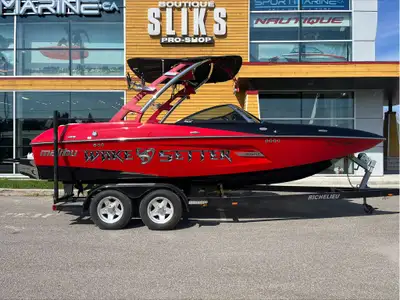 Malibu MXZ 20 2013 Longeur / Length : 20’ Largeur / Beam : 98’’ Capacité / Capacity : 11 Moteur / En...