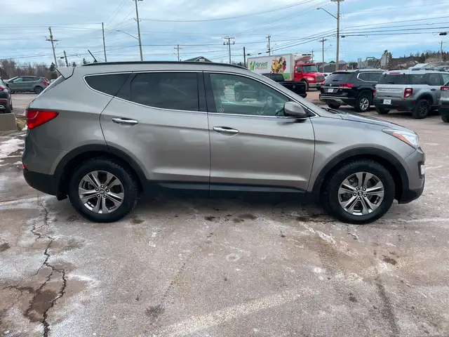 2014 Hyundai Santa Fe Sport 2.4 AWD, GL, HTD SEATS, AUTO in Cars & Trucks in Charlottetown - Image 7