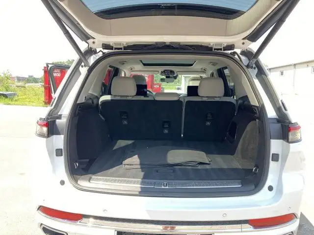 2023 Jeep Grand Cherokee Overland in Cars & Trucks in Hamilton - Image 20