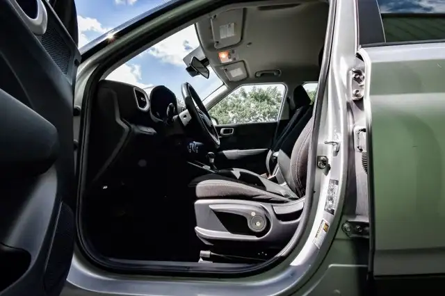 2023 Hyundai Venue Preferred • HEATED SEATS • CP/AA • REMOTE STA in Cars & Trucks in Cornwall - Image 30