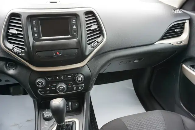 2017 Jeep Cherokee in Cars & Trucks in Oakville / Halton Region - Image 12