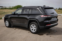 GLOBAL BLK W/GLOBAL BLK CAPRI LEATHERETTE SEATS,WHEELS: 18 X 8 FULLY PAINTED ALUMINUM (STD),ENGINE:... (image 1)