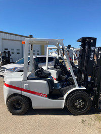 TEU FD25 Forklift, 5,000lb capacity, air filled tires