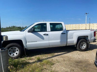 This 2015 Chevrolet Silverado 1500 WT Crew Cab 4x4 V8 is ready for work or play. With its powerful 5... (image 3)