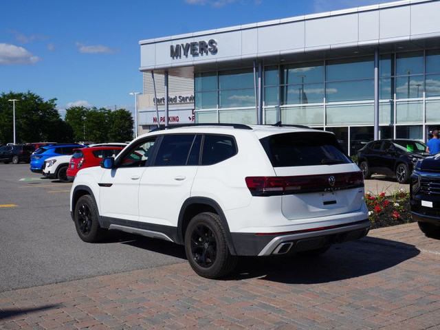 2024 Volkswagen Atlas Peak Edition 2.0 TSI - Cooled Seats in Cars & Trucks in Ottawa - Image 3