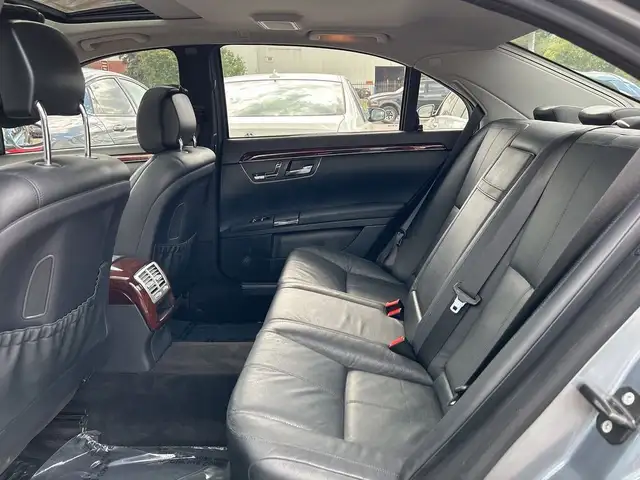 2009 Mercedes-Benz S-Class 5.5L V8 in Cars & Trucks in Calgary - Image 15