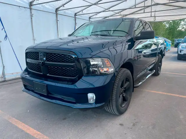 2020 Ram 1500 Classic NIGHT EDITION CREW 4X4 V8 *CARPLAY* BLUETO in Cars & Trucks in Laurentides - Image 2